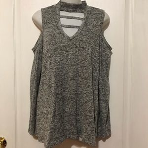 No comment NY.LA top cold shoulder size: L